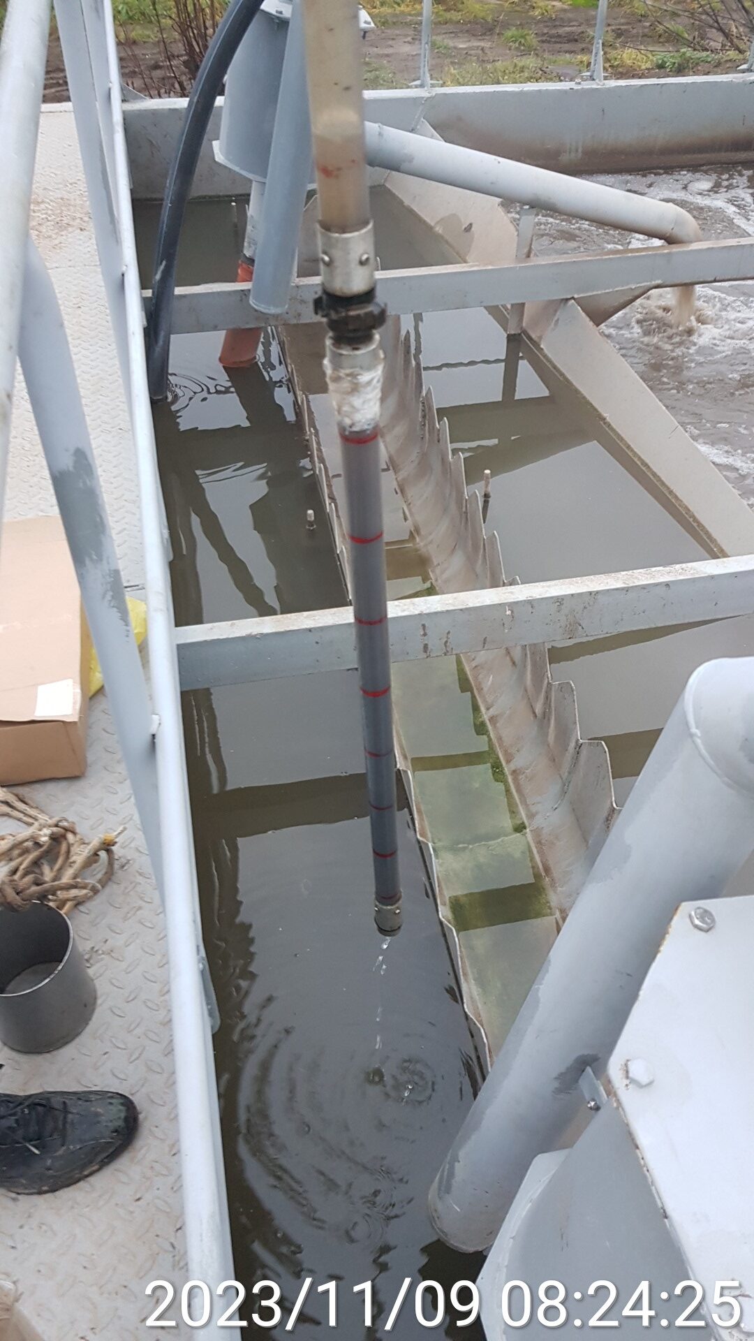 Измерение слоя осадка во вторичном отстойнике