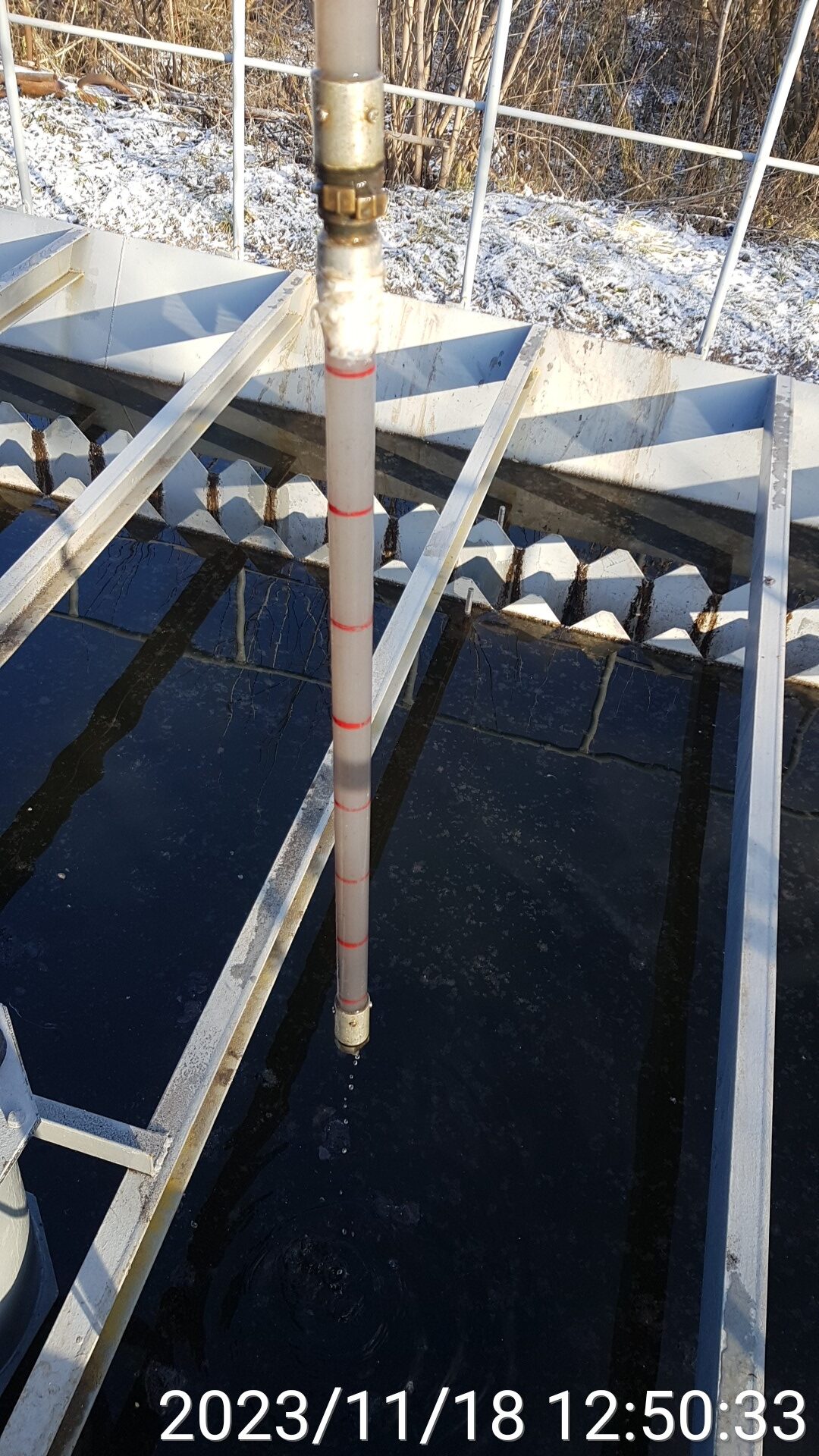 Измерение слоя осадка во вторичном отстойнике