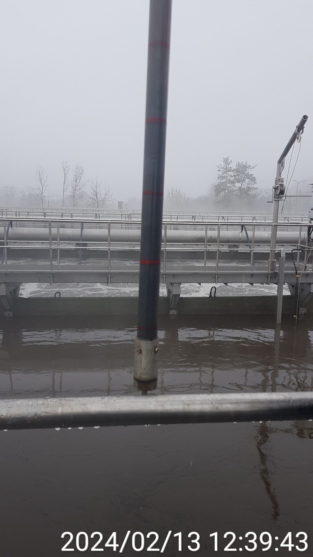 Визуальная оценка илового осадка на дне аэротенка