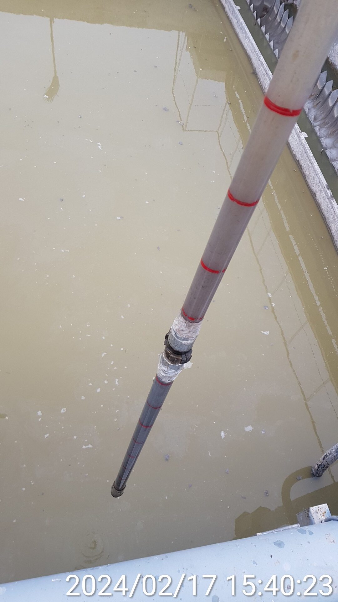 Измерение слоя осадка в первичном отстойнике (для графика откачки)